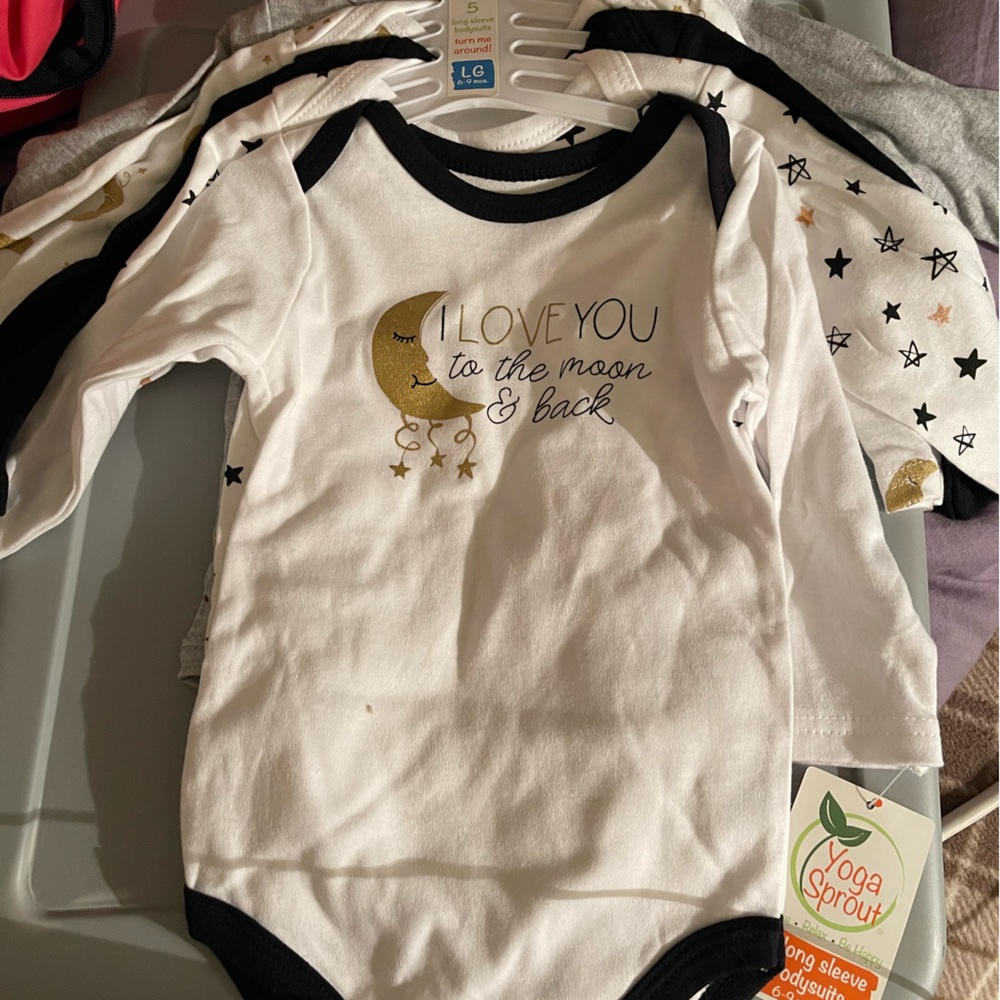 5 long sleeve bodysuits  size 6-9 months from yoga sprout never worn
